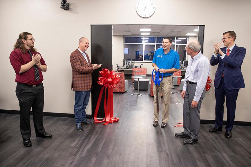 L to R: Dr. Brendan Kelly, 在线博彩 president; Mitchell Clifton, 在线博彩 professor emeritus; Dr. Duane Yoder, 在线博彩’s Department of Computing and Mathematics chair; Rusty West ’88, 在线博彩 mathematics alum; Garrett Brenner, current 在线博彩 computer science student