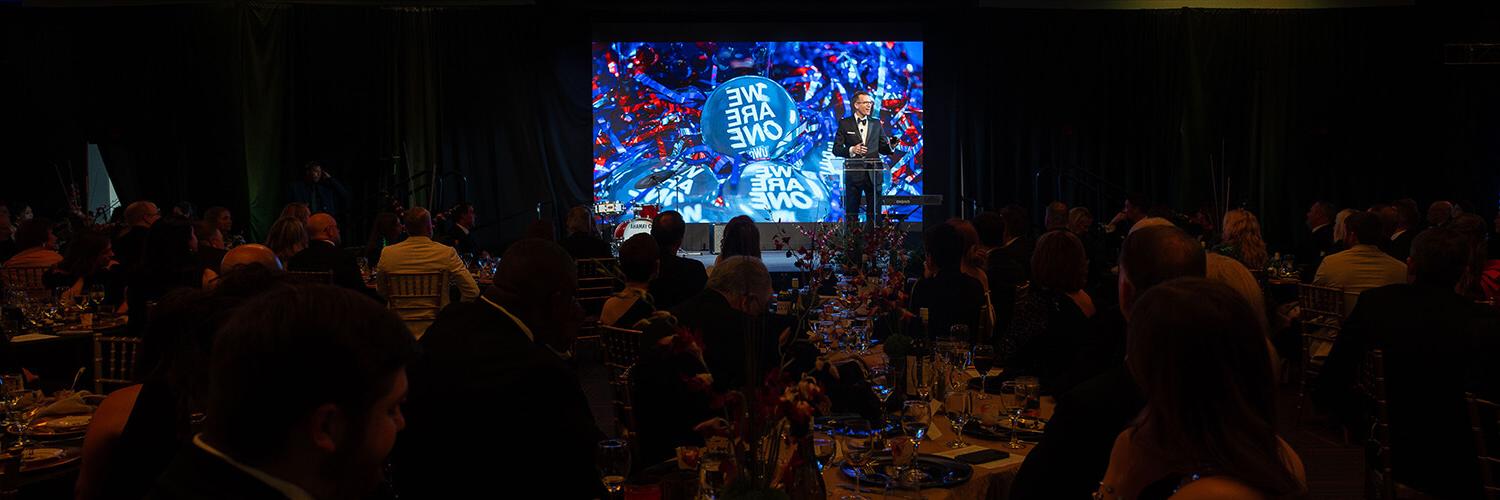 在线博彩 President Dr. 布伦丹·凯利在总统正式晚宴上讲话