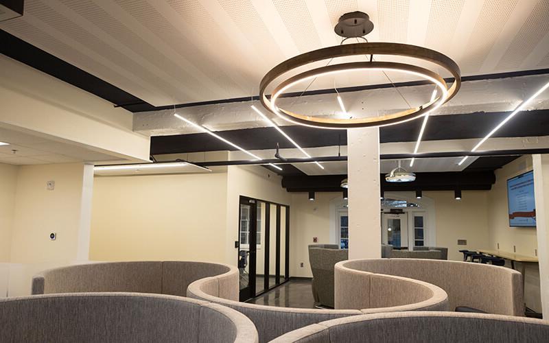 在线博彩 Newnan unveils newly renovated north wing with student-centered spaces
